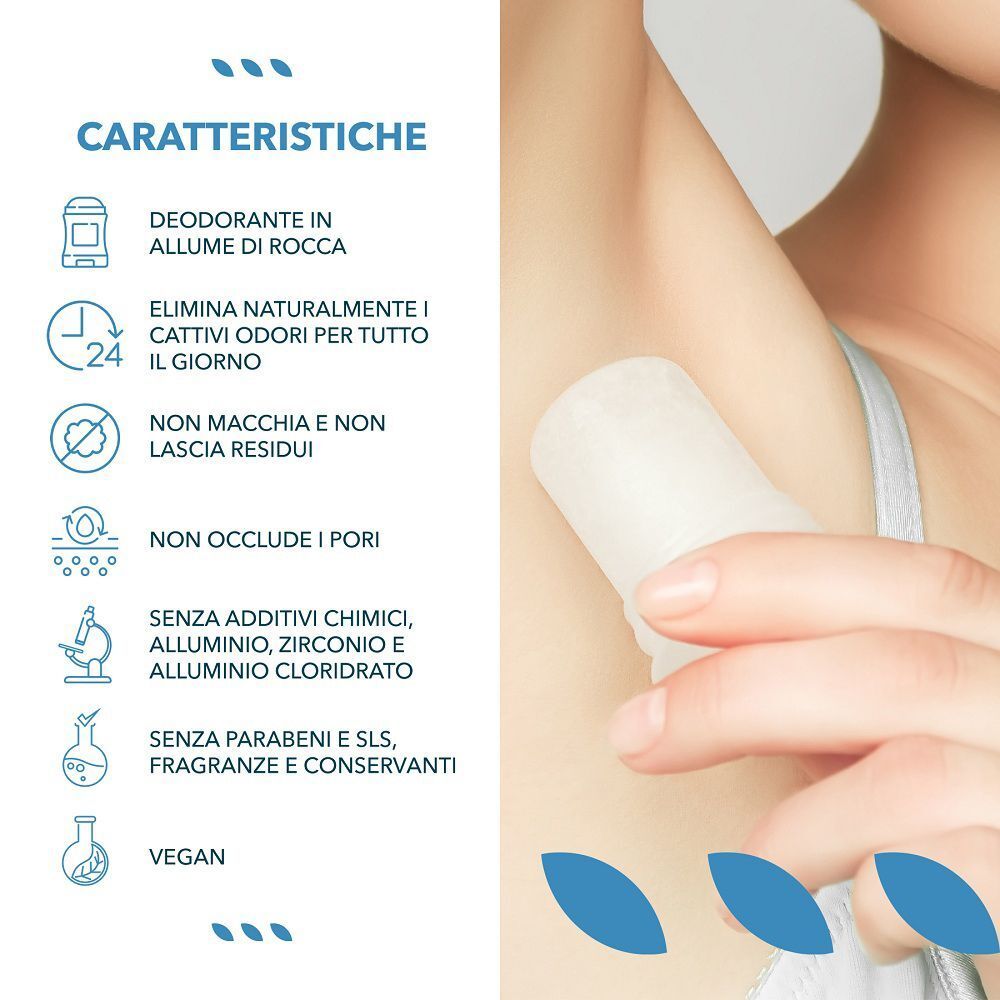 Un deodorante bianco viene applicato sull'ascella di una persona. Le caratteristiche sono elencate a sinistra.