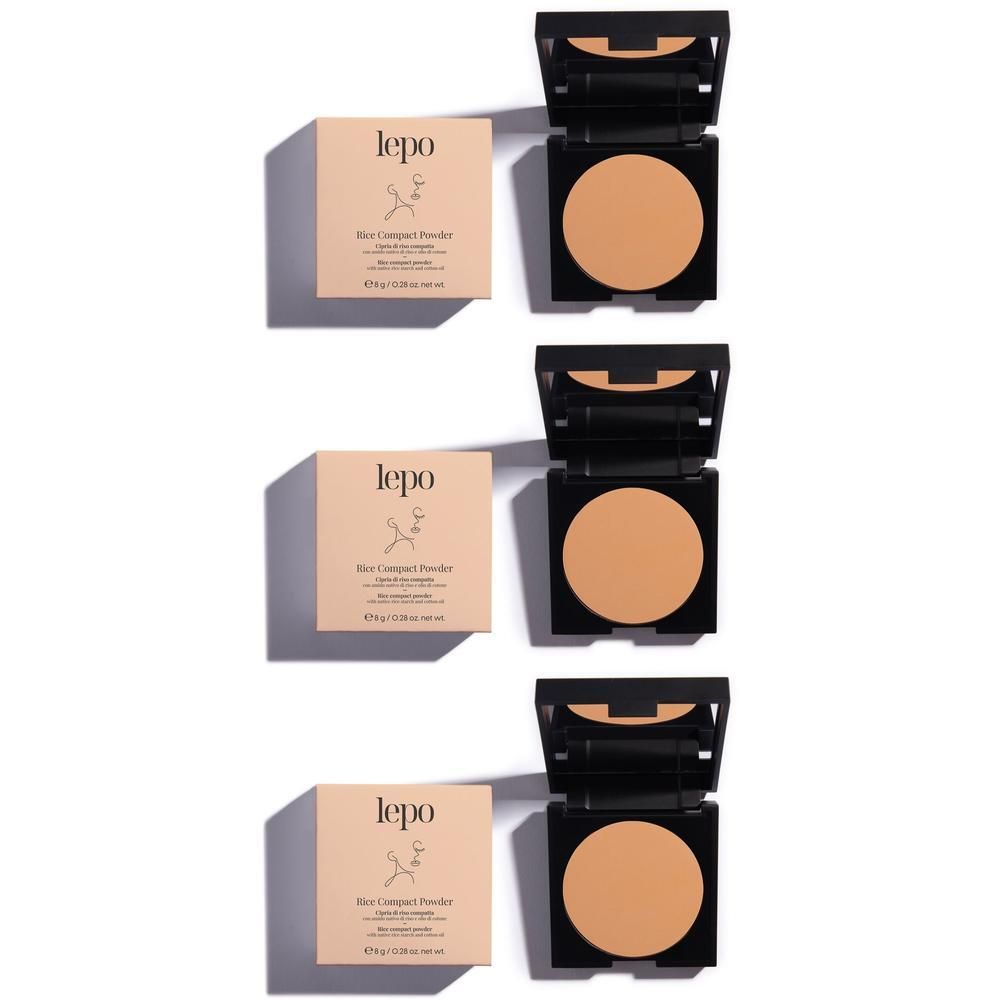 Tre ciprie compatte Lepo Skin color beige in astucci neri aperti con specchi.
