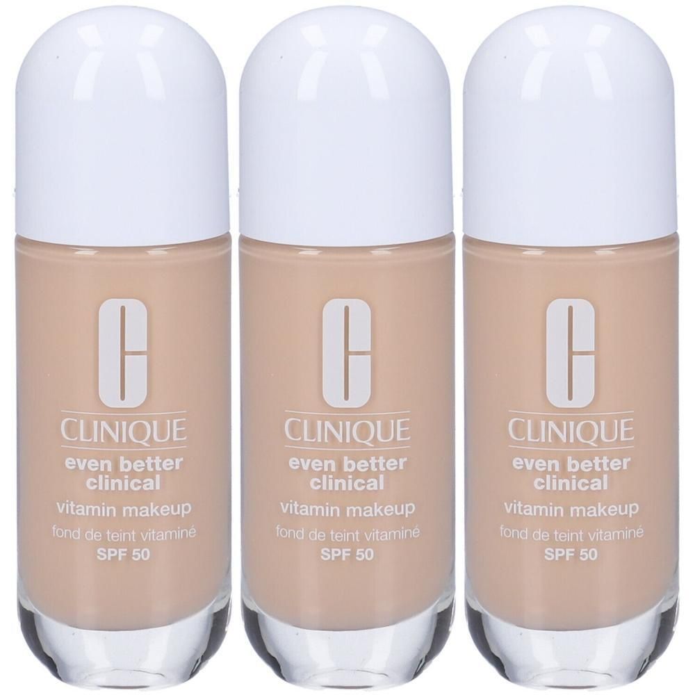 Tre flaconi di Clinique Even Better Clinical Vitamin Makeup SPF 50, color beige chiaro.