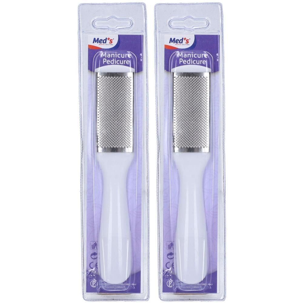 Due strumenti per manicure-pedicure con manici bianchi e superfici abrasive in metallo, confezionati.