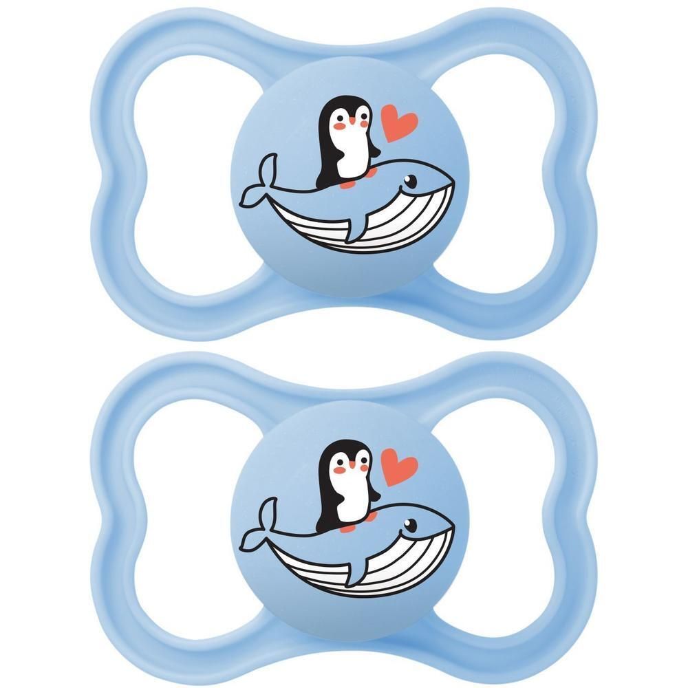 Due succhietti azzurri con disegno di balena e pinguino.