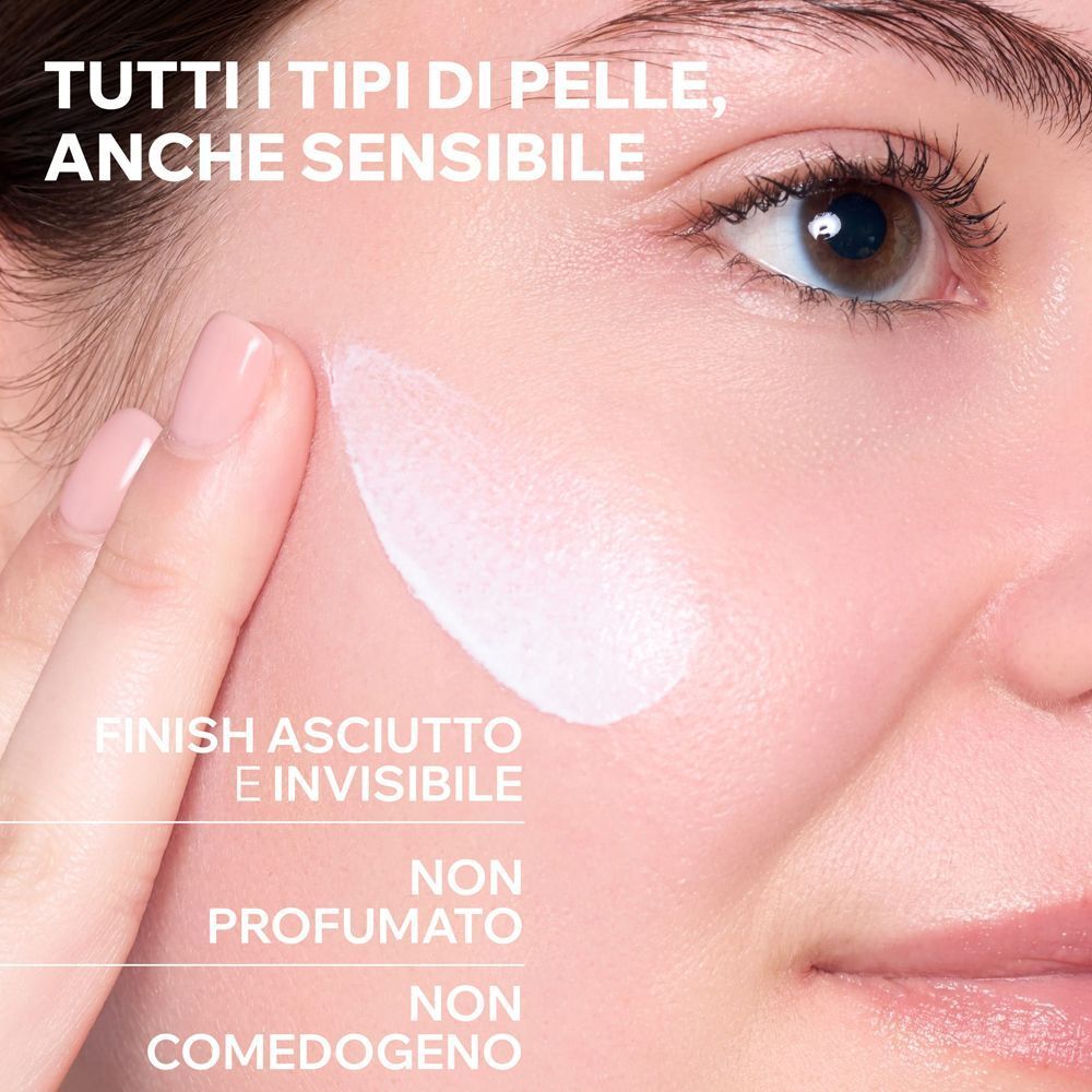 Applicazione di fluido solare URIAGE Bariésun su pelle sensibile.