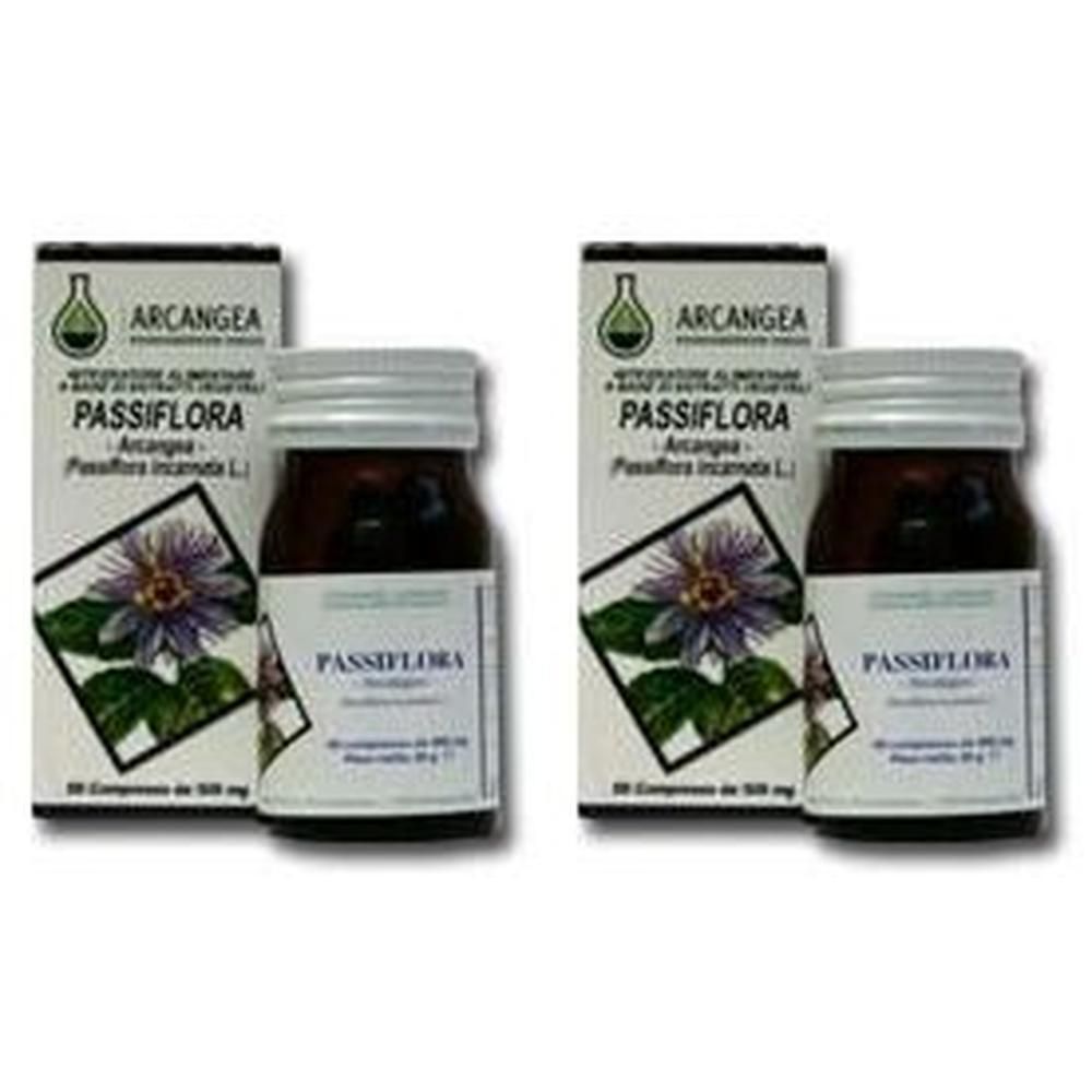 Due confezioni di capsule Passiflora con illustrazione di fiore della passione. Flaconi in vetro scuro con tappi argentati.