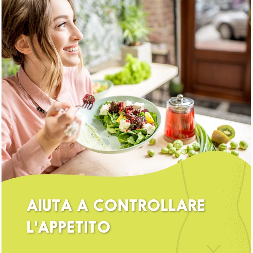 Donna che mangia un'insalata per favorire il controllo dell'appetito.