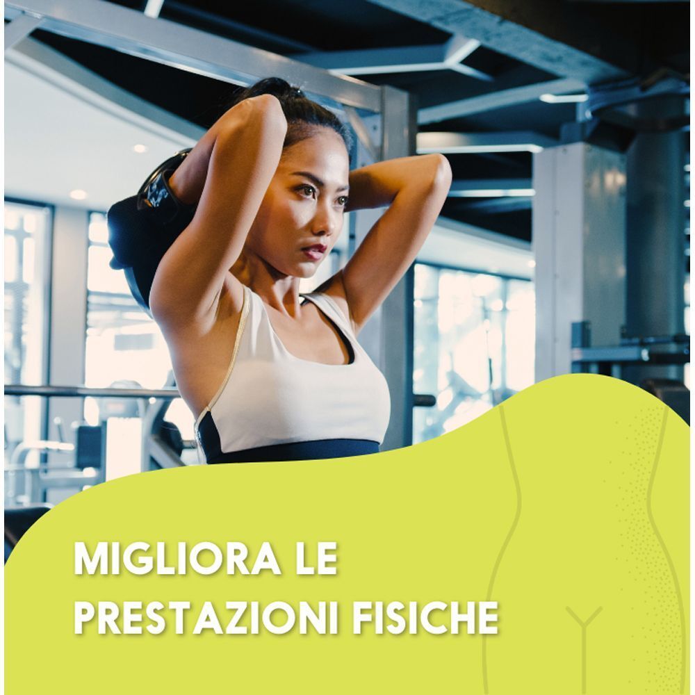 Donna solleva un peso in palestra, migliora le prestazioni fisiche con le capsule F-BRN Women N2 Natural Nutrition.
