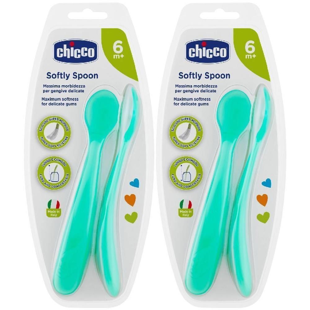 Due cucchiai turchini Chicco Softly per neonati dai 6 mesi, in confezione.