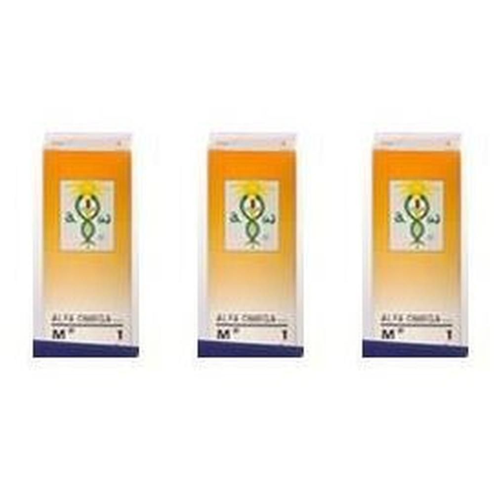 Tre confezioni con design arancio-giallo, logo e testo 'ALFA OMEGA M 1'.
