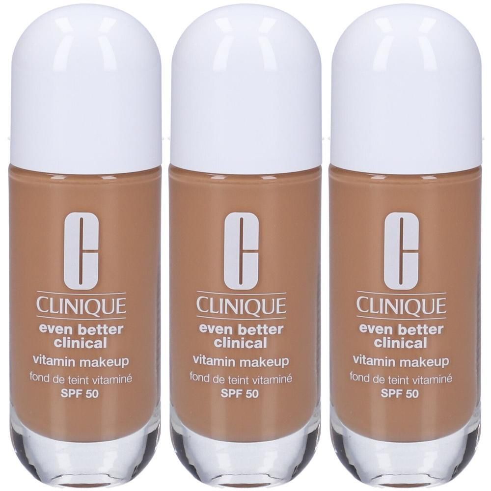 Tre flaconi di Clinique Even Better Clinical Vitamin Makeup SPF 50, tonalità marrone chiaro.