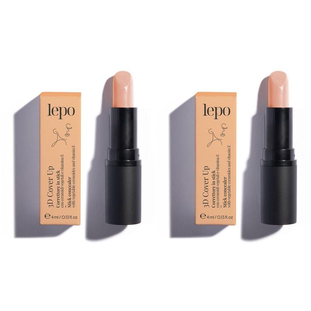 Due correttori in stick Lepo 3D Cover Up neri con cappuccio beige chiaro, accanto alla loro confezione.