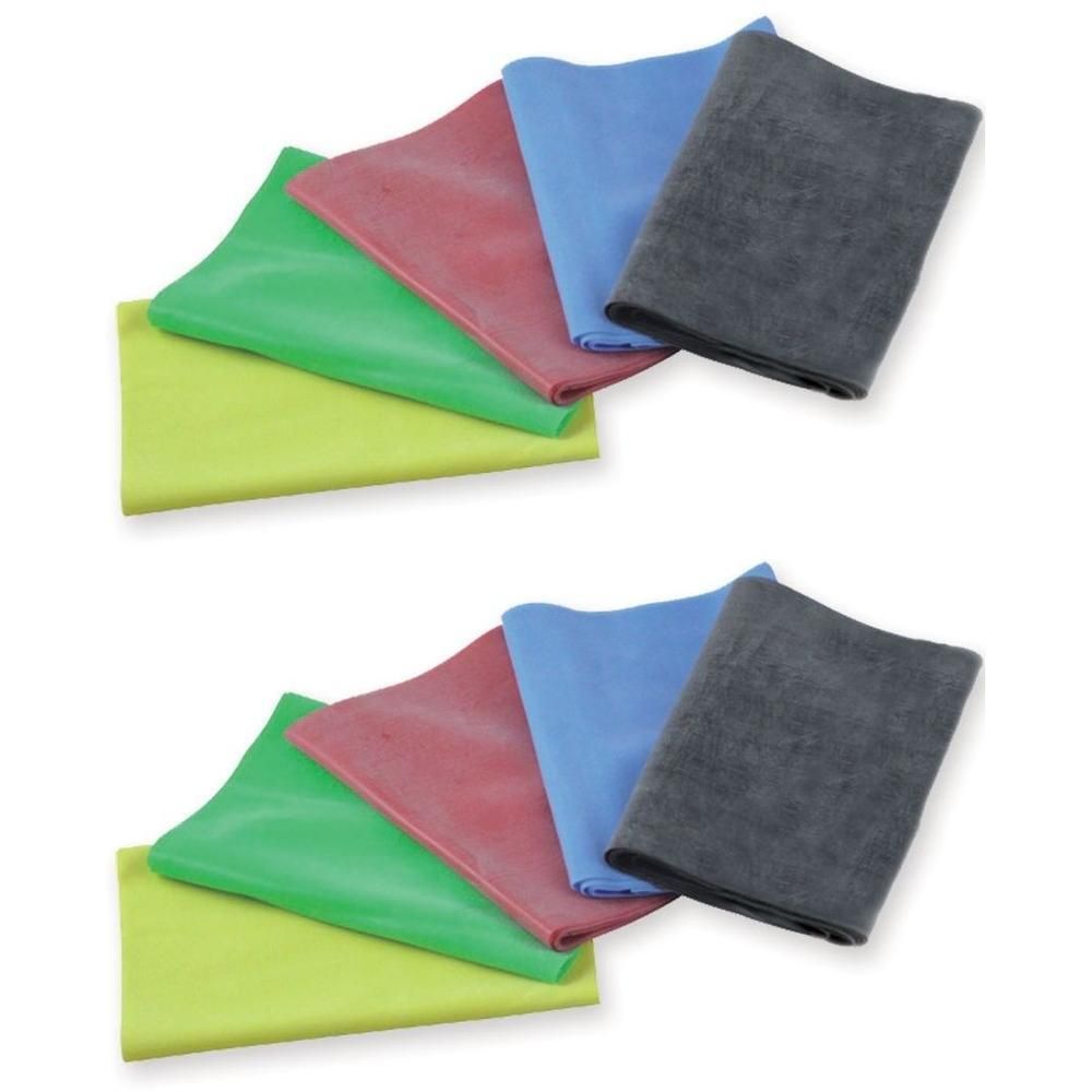Due pile da cinque elastici fitness colorati ciascuno: giallo, verde, rosso, blu, nero.