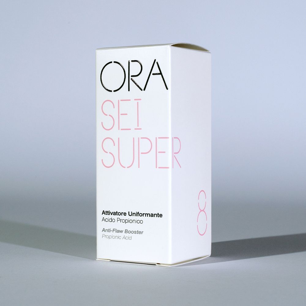 Confezione ORA SEI SUPER Booster con testo 'Attivatore Uniformante Acido Propionico'.