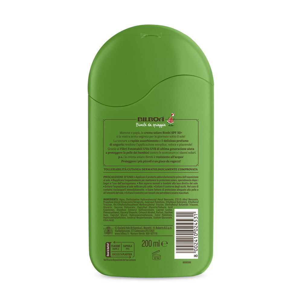Retro di un flacone verde di crema solare per bambini SPF 50+, con ingredienti e codice a barre.