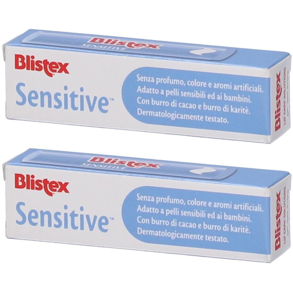Due stick balsamo labbra Blistex Sensitive in confezione blu e bianca.