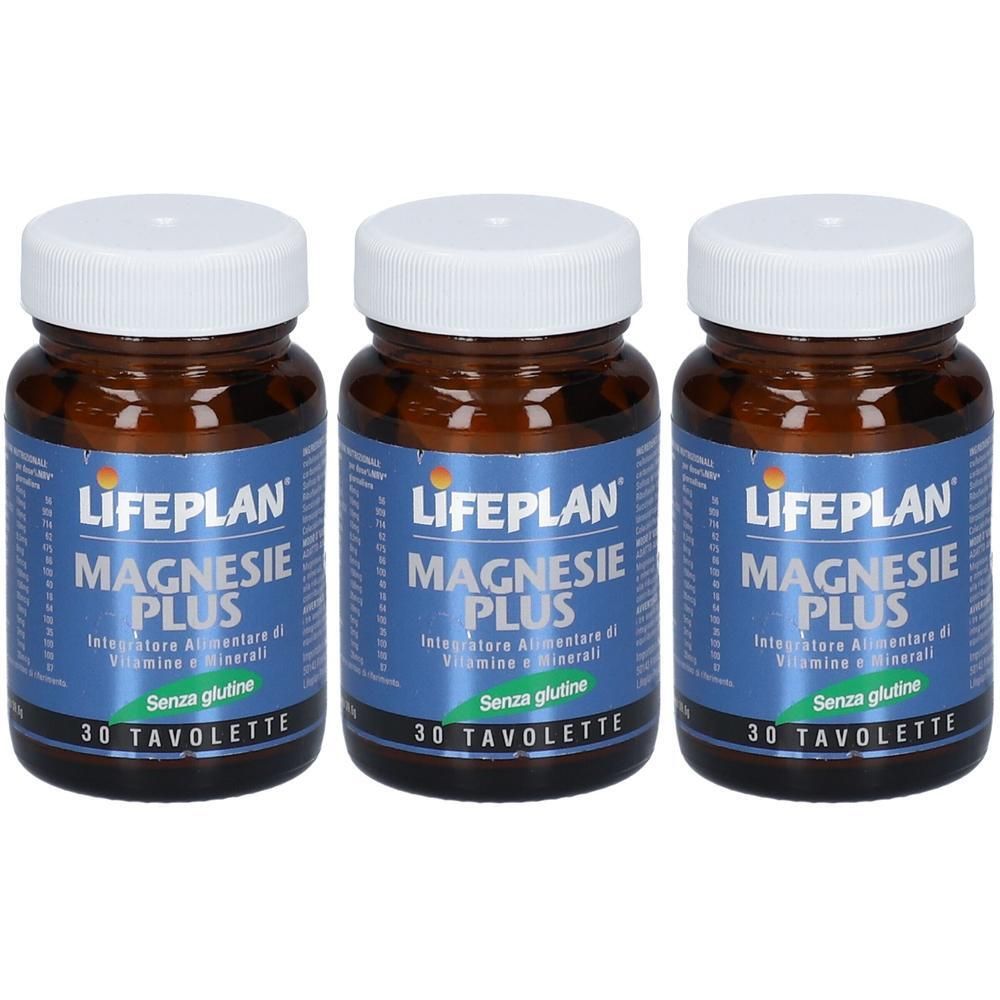 Tre flaconi di LIFEPLAN Magnesie Plus, ciascuno con 30 tavolette. Flaconi in vetro ambrato con tappo a vite bianco.