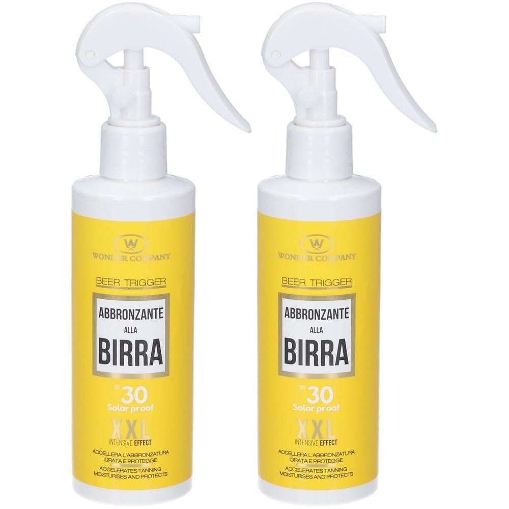 Due flaconi spray abbronzante con SPF 30 e effetto XXL.
