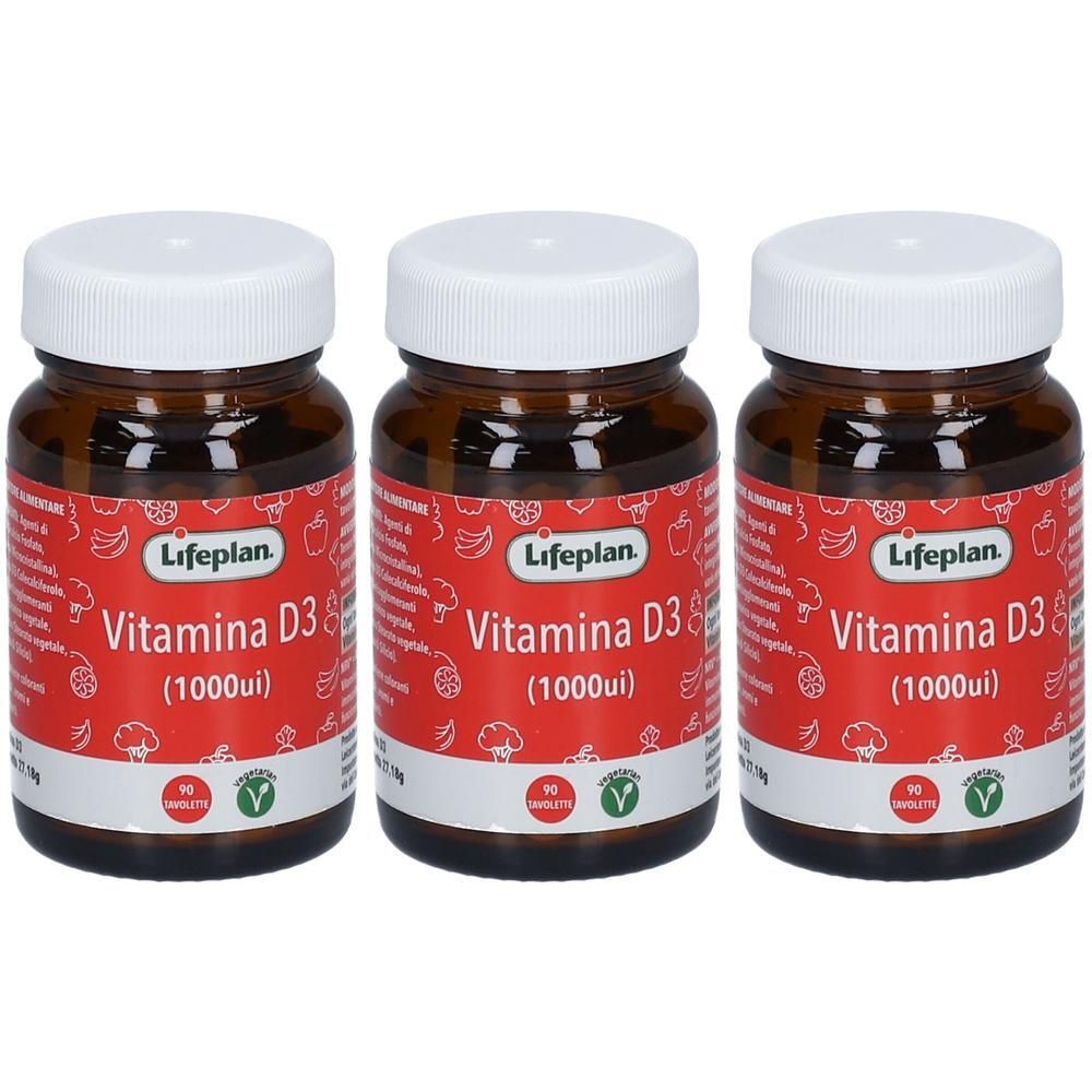 Tre flaconi di LIFEPLAN® Vitamina D3 (1000ui) con tappi a vite bianchi ed etichette rosse.