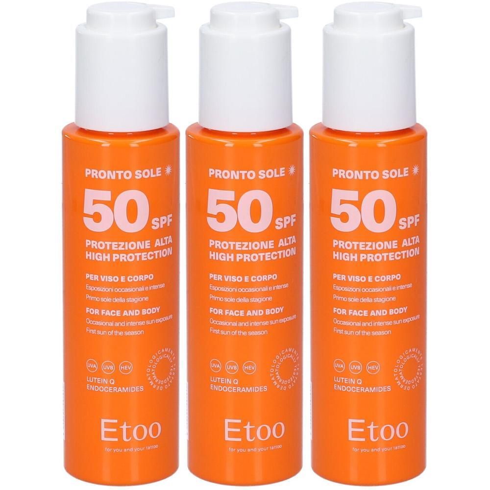 Tre flaconi arancioni di crema solare SPF 50.