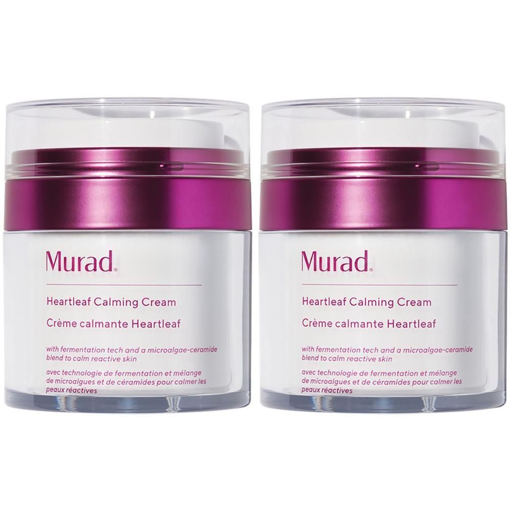 Due dispenser Murad Heartleaf Calming Cream con accenti viola.