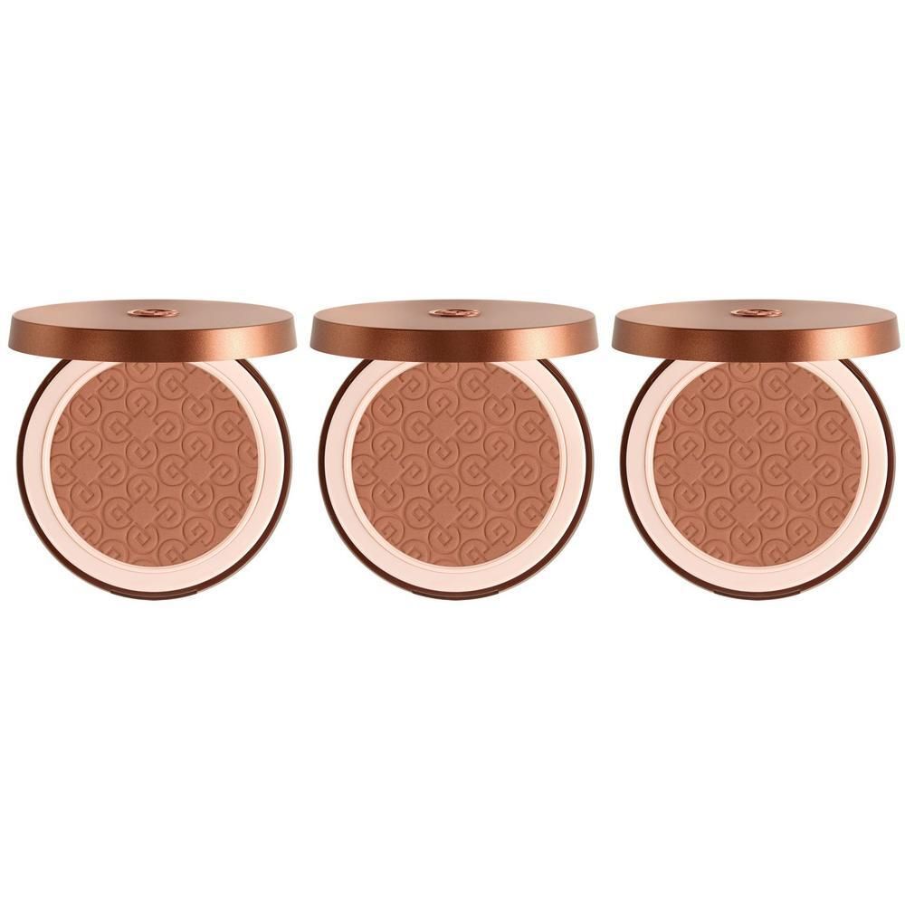 Tre ciprie compatte abbronzanti con motivo in rilievo e coperchi color oro rosa.