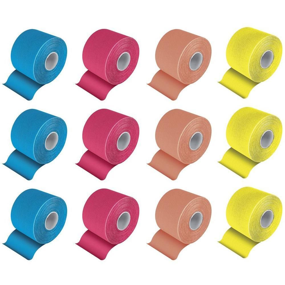 Dodici rotoli di nastro kinesiologico blu, rosa, color carne e giallo.