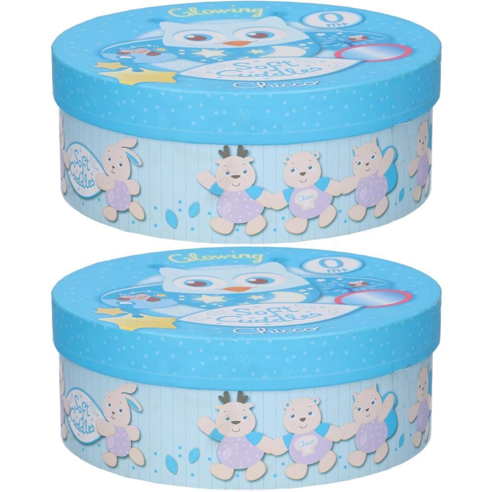 Due scatole rotonde blu con gufi e figure di animali. "Glowing Soft Cuddles" è stampato sopra.