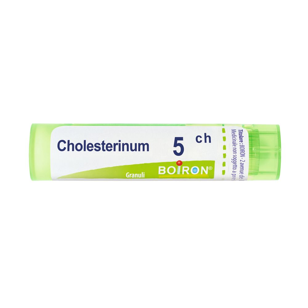 Confezione cilindrica con etichetta bianca. Scritta: Cholesterinum 5 ch, Granuli, BOIRON. Tappo verde.