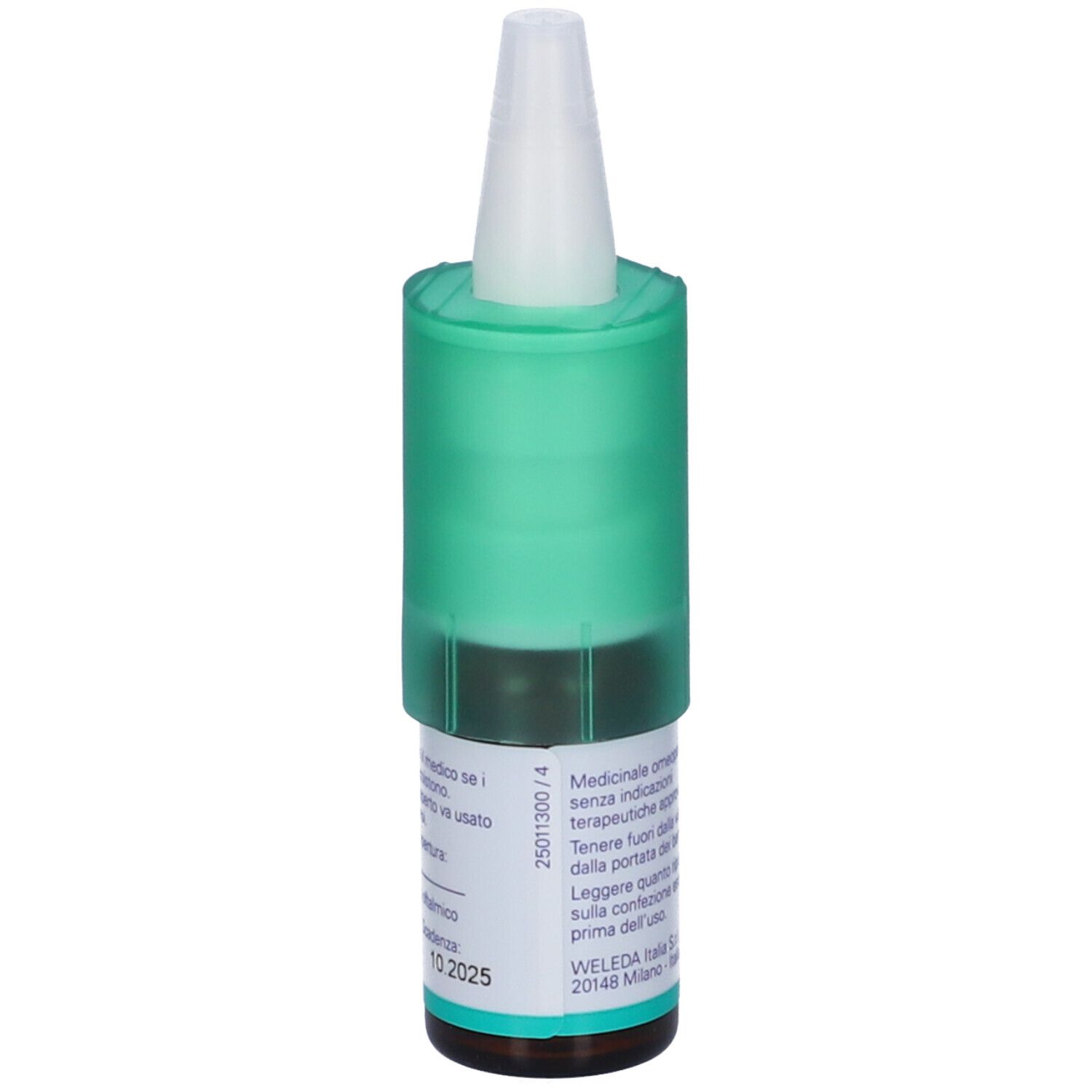 Retro del flacone di collirio. Testo e numero di lotto. Scritta: Weleda, Arnica Planta Tota Rh D3, Collirio, Soluzione.