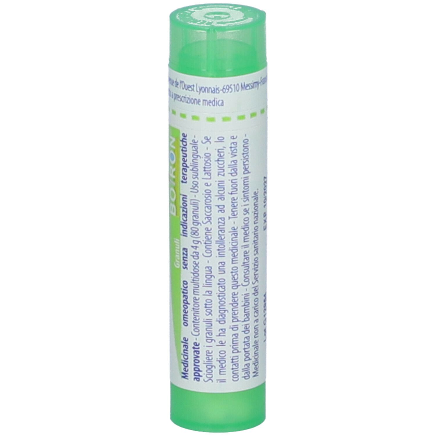 Cilindro verde con etichetta bianca. Scritta: BOIRON. Tappo verde. Testo.