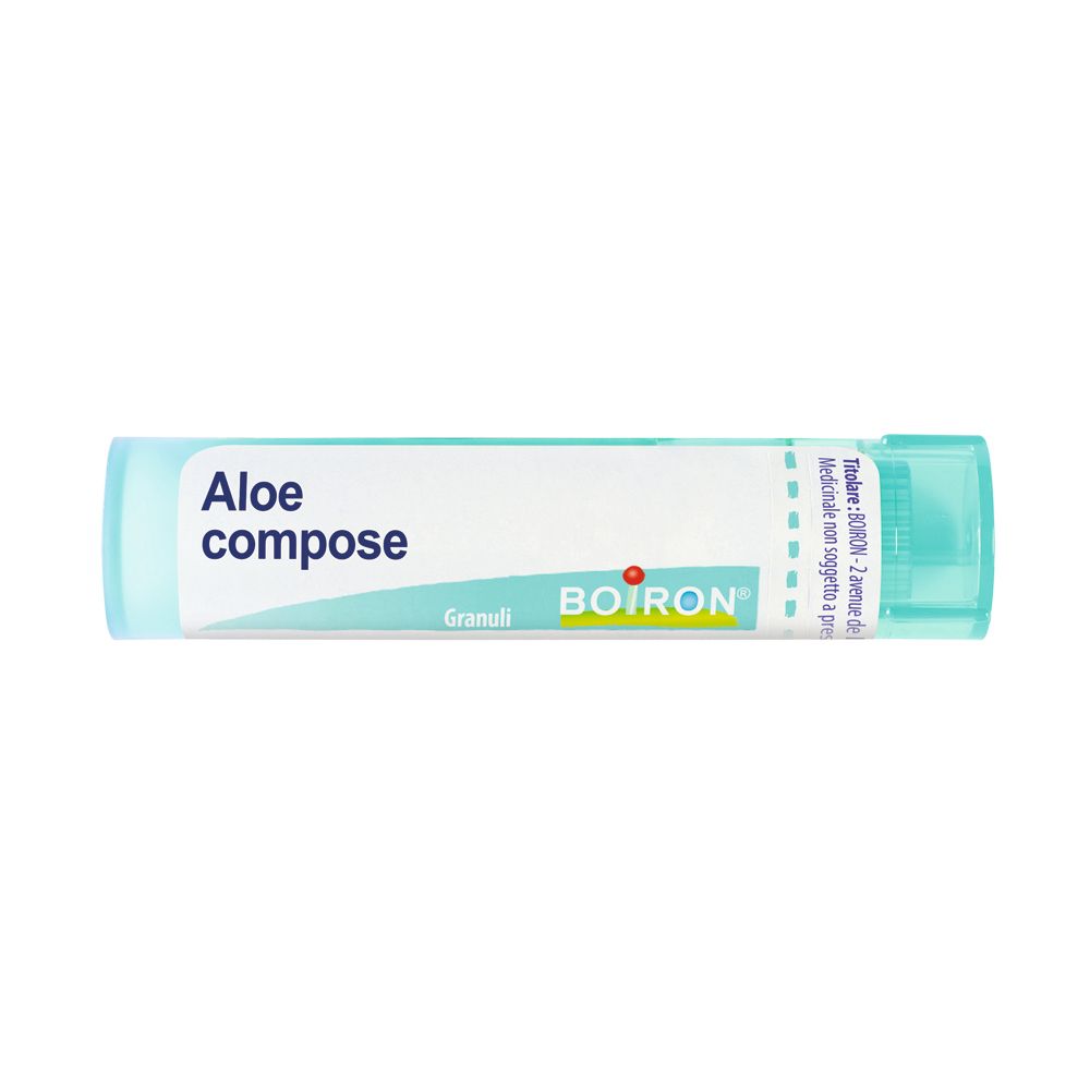 Tubo cilindrico azzurro con "Aloe compose" e logo "Boiron". Contiene granuli.