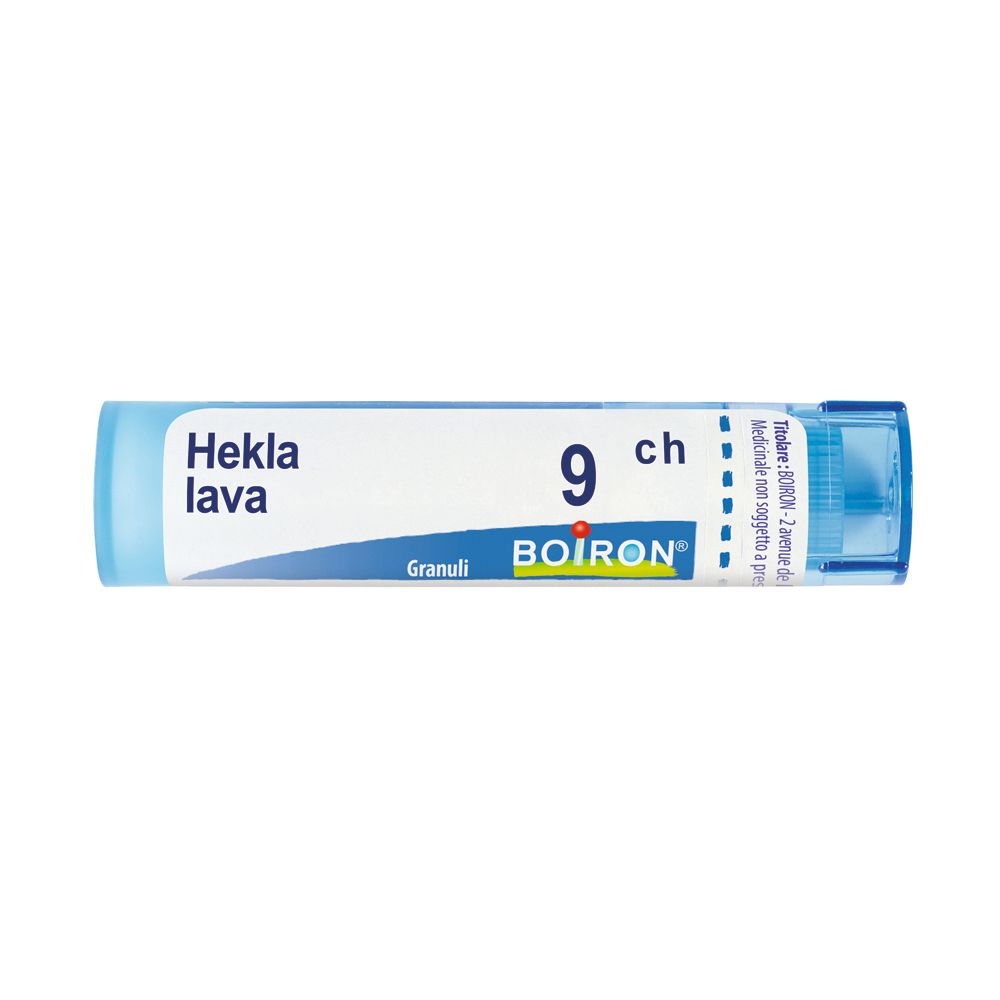 Confezione cilindrica blu con etichetta bianca. Scritta: Hekla lava, 9 ch, Granuli, BOIRON.
