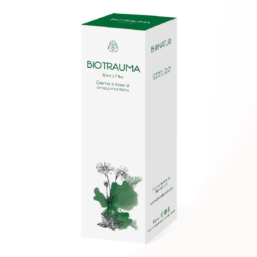 Scatola bianca con scritta verde BIOTRAUMA e illustrazione. Contiene 50ml di crema a base di arnica montana. Marchio: BioNatur.
