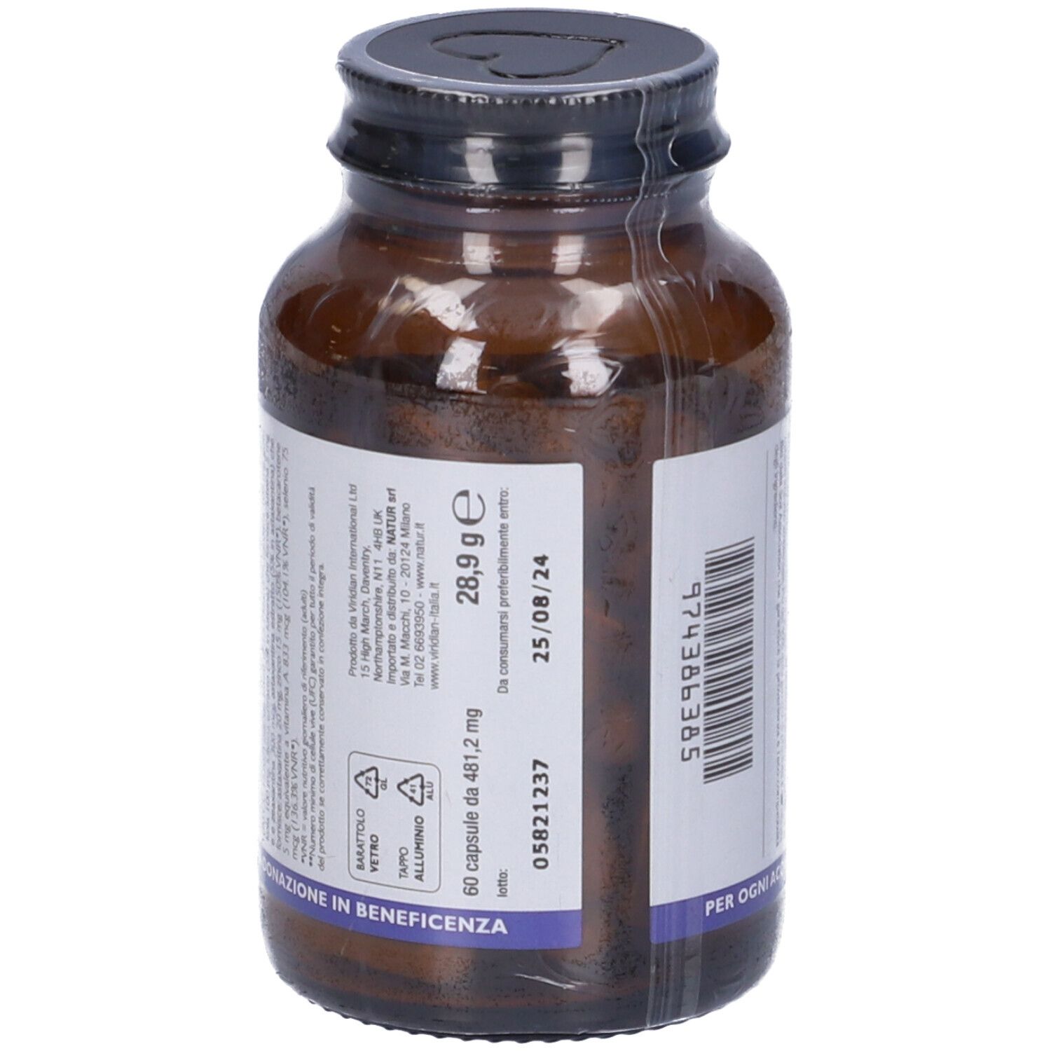 Flacone di vetro marrone con coperchio nero. Etichetta: 60 capsule da 481,2 mg, 28,9 g, 25/08/24. Simboli di riciclaggio.