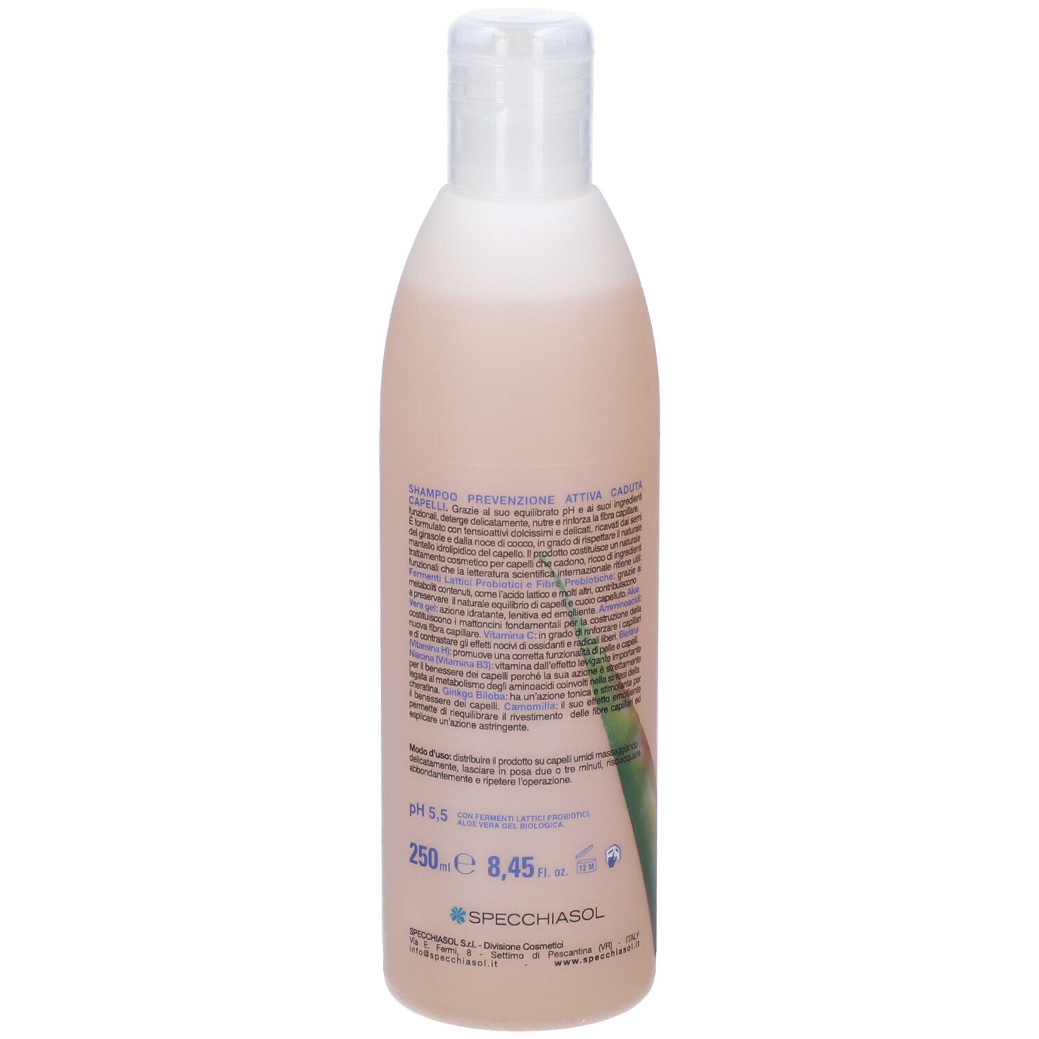 Flacone di shampoo. Tappo bianco. Liquido rosa. Etichetta con informazioni sul prodotto.
