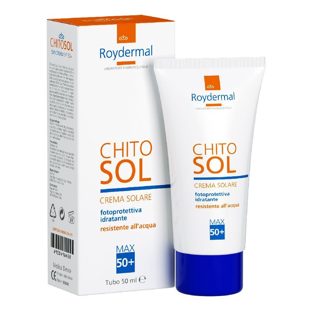 Crema solare Chitosol Fp 50+ e confezione. Tubo e scatola bianchi con logo e nome. Testo: fotoprotettiva idratante resistente all'acqua.