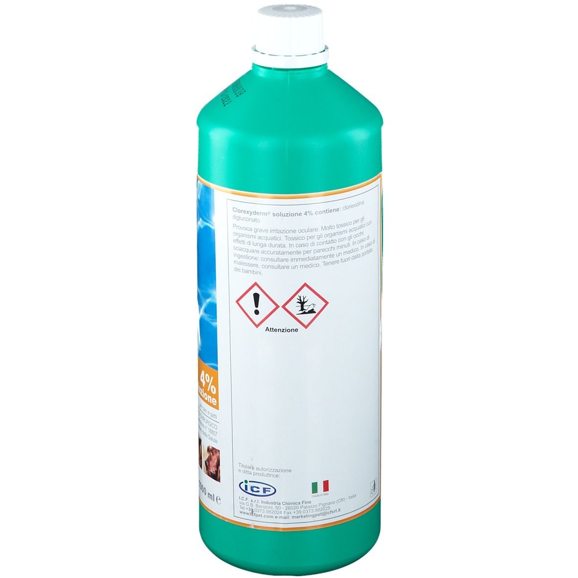 Bottiglia verde con tappo bianco. Retro con testo e avvertenze. Bandiera italiana.