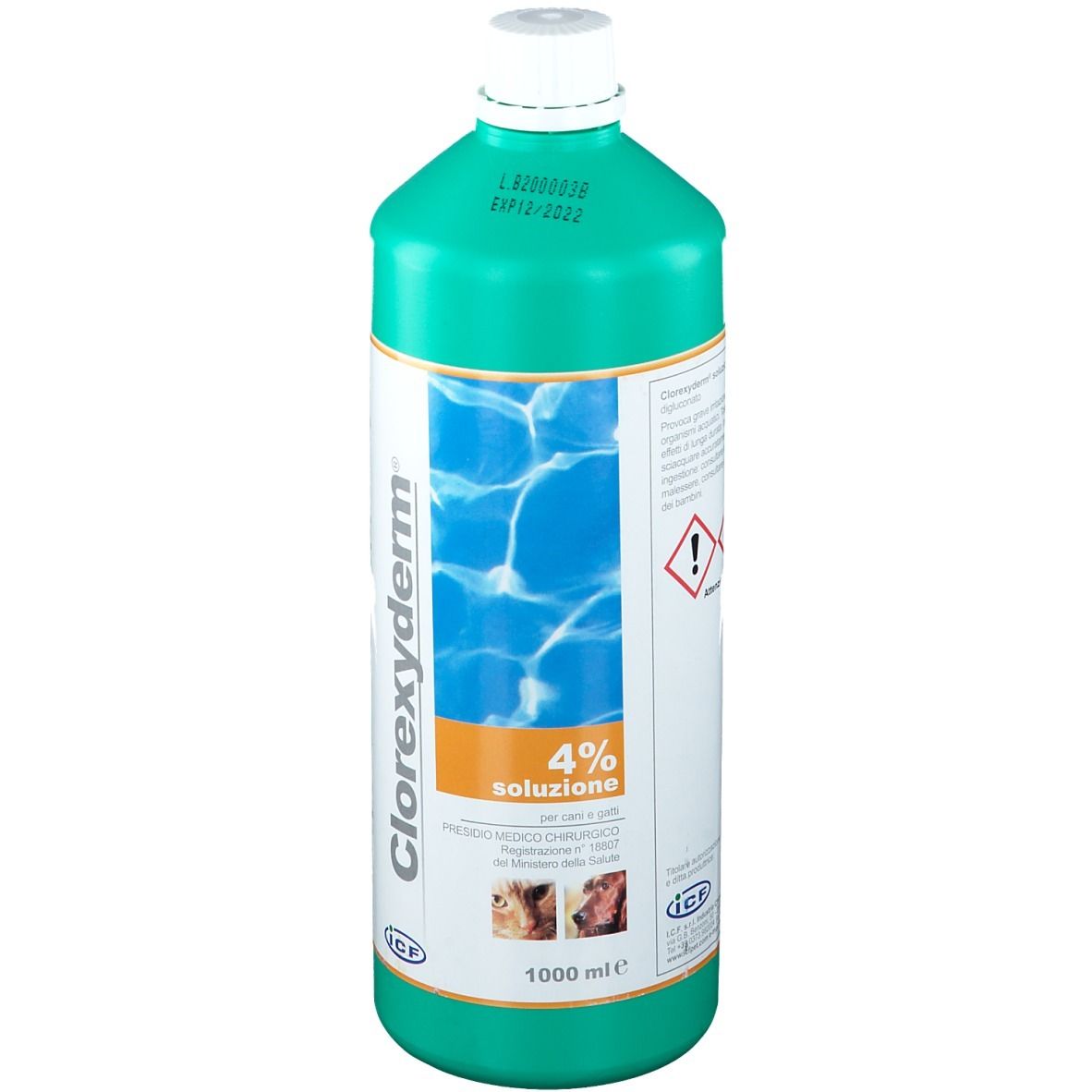 Bottiglia verde con tappo bianco. Scritta Clorexyderm 4% soluzione. 1000 ml. Avvertenza.