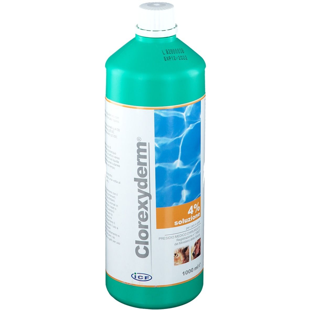 Bottiglia verde con tappo bianco. Scritta Clorexyderm 4% soluzione. 1000 ml. Testo.