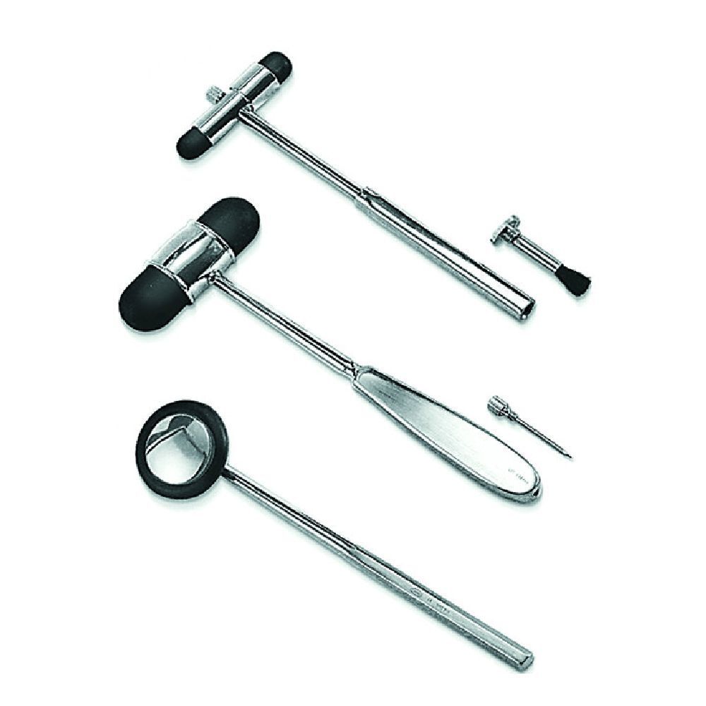 Tre martelletti neurologici e due accessori. Martelletti con manici in metallo e teste nere o rotonde. Accessori: pennello e ago.