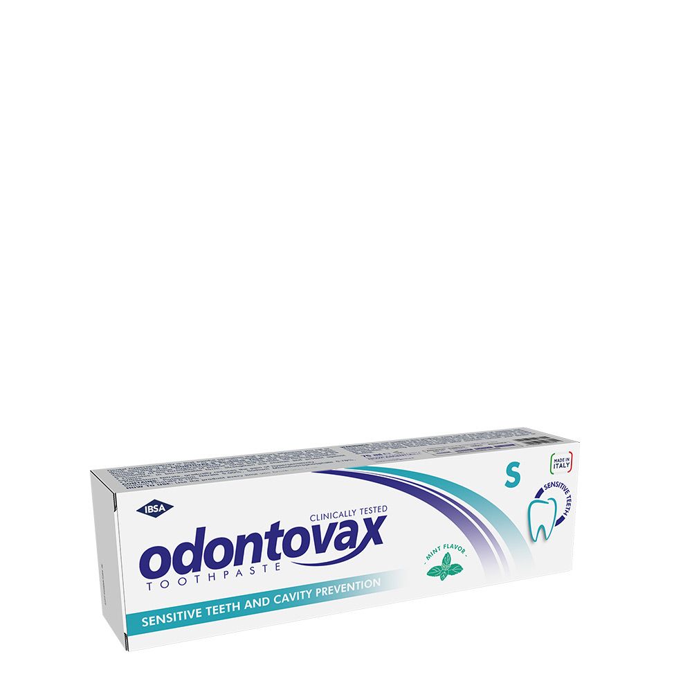 Scatola di dentifricio bianca, blu e verde. Scritta: Odontovax Toothpaste, S, per denti sensibili e prevenzione carie.