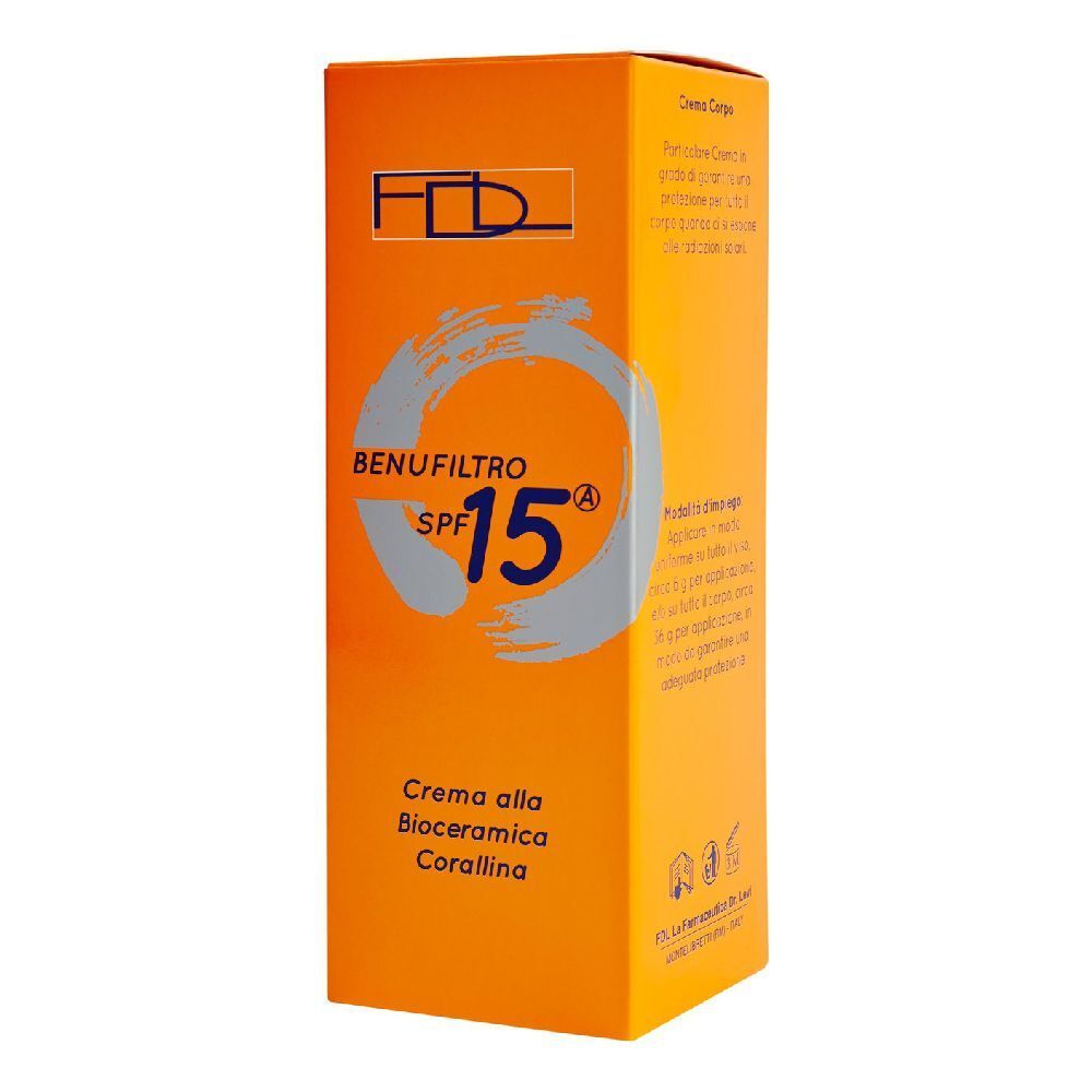 Confezione arancione con nome prodotto e SPF 15. Testo: 'Crema alla Bioceramica Corallina'.