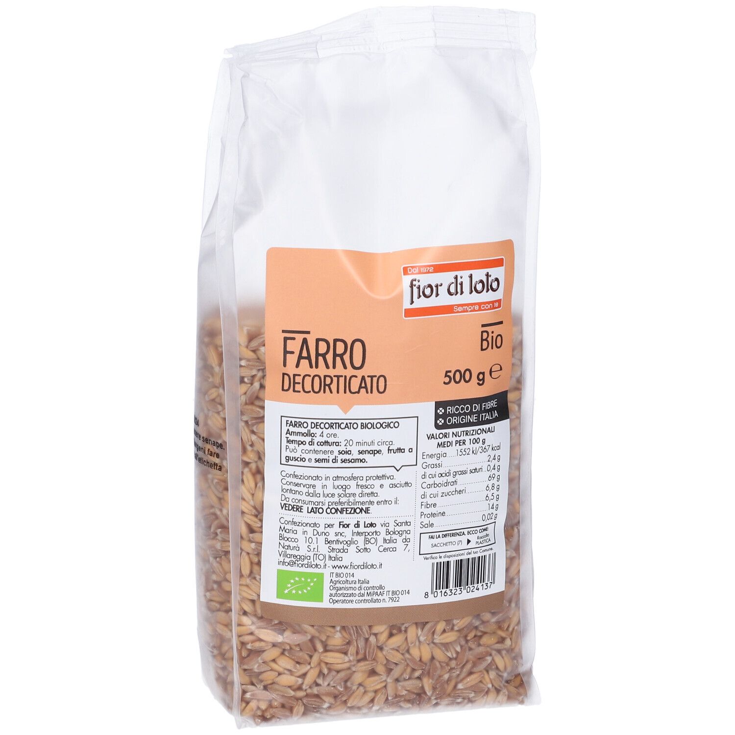 Confezione trasparente di cereali. Scritta: Farro Decorticato, Bio. 500 g. Informazioni nutrizionali ed etichetta bio.
