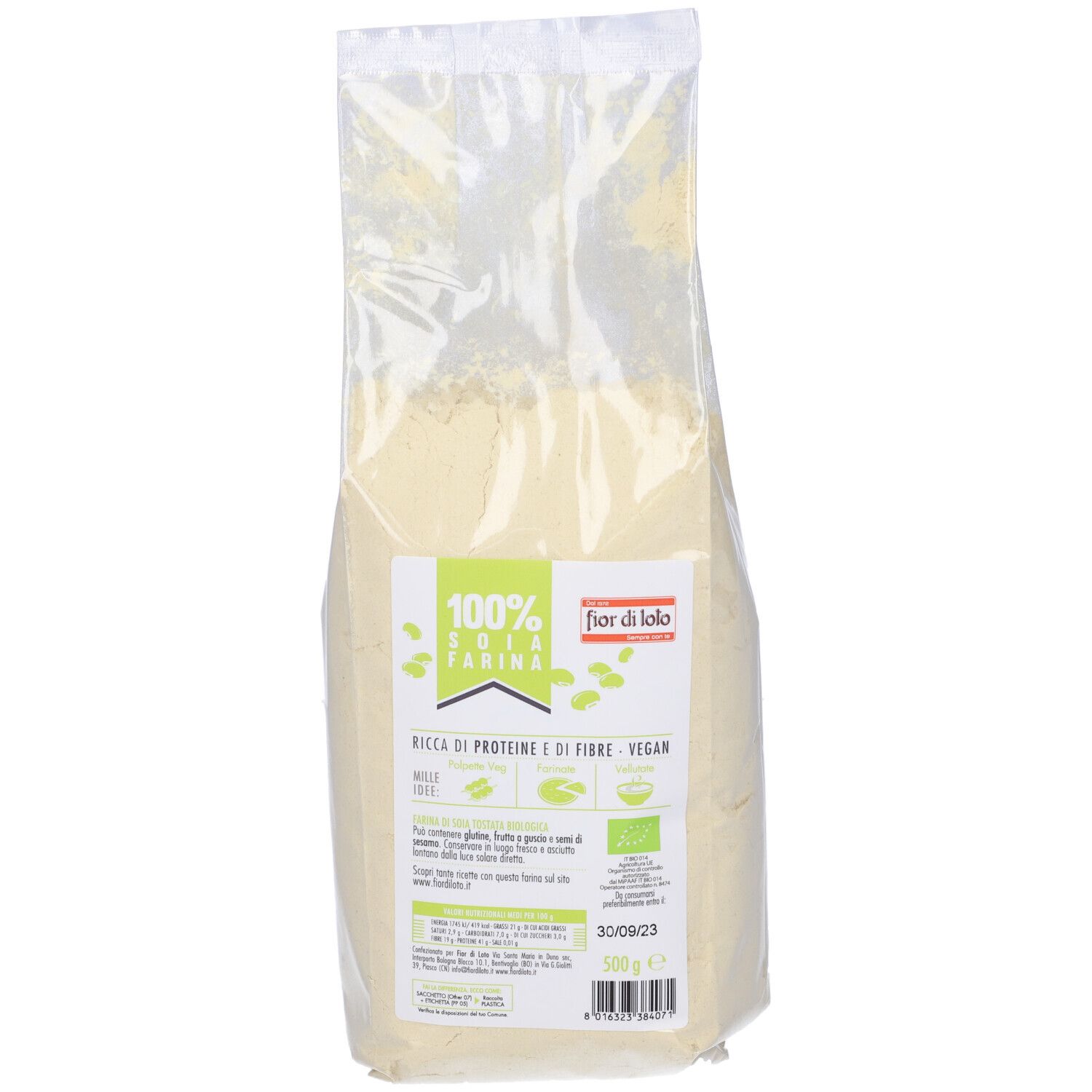 Confezione trasparente con etichetta "100% Farina di soia". Contiene farina di soia. Etichetta con testo e logo "fior di lolo". Vegano, ricco di proteine e fibre. Data di scadenza.