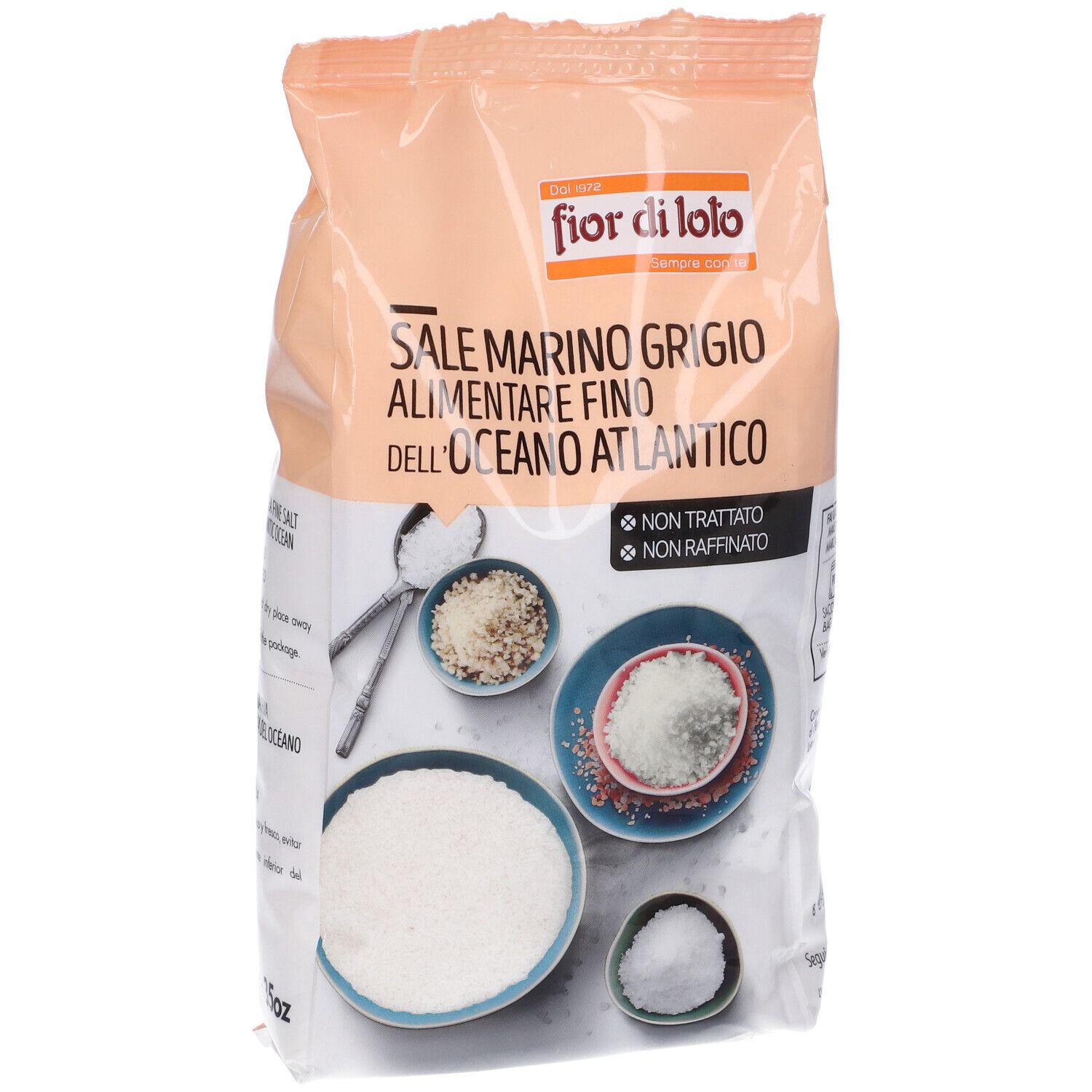 Confezione di sale marino grigio. Scritta: Fior di Loto, Sale Marino Grigio. Sale fino dell'Atlantico. Non trattato, non raffinato.