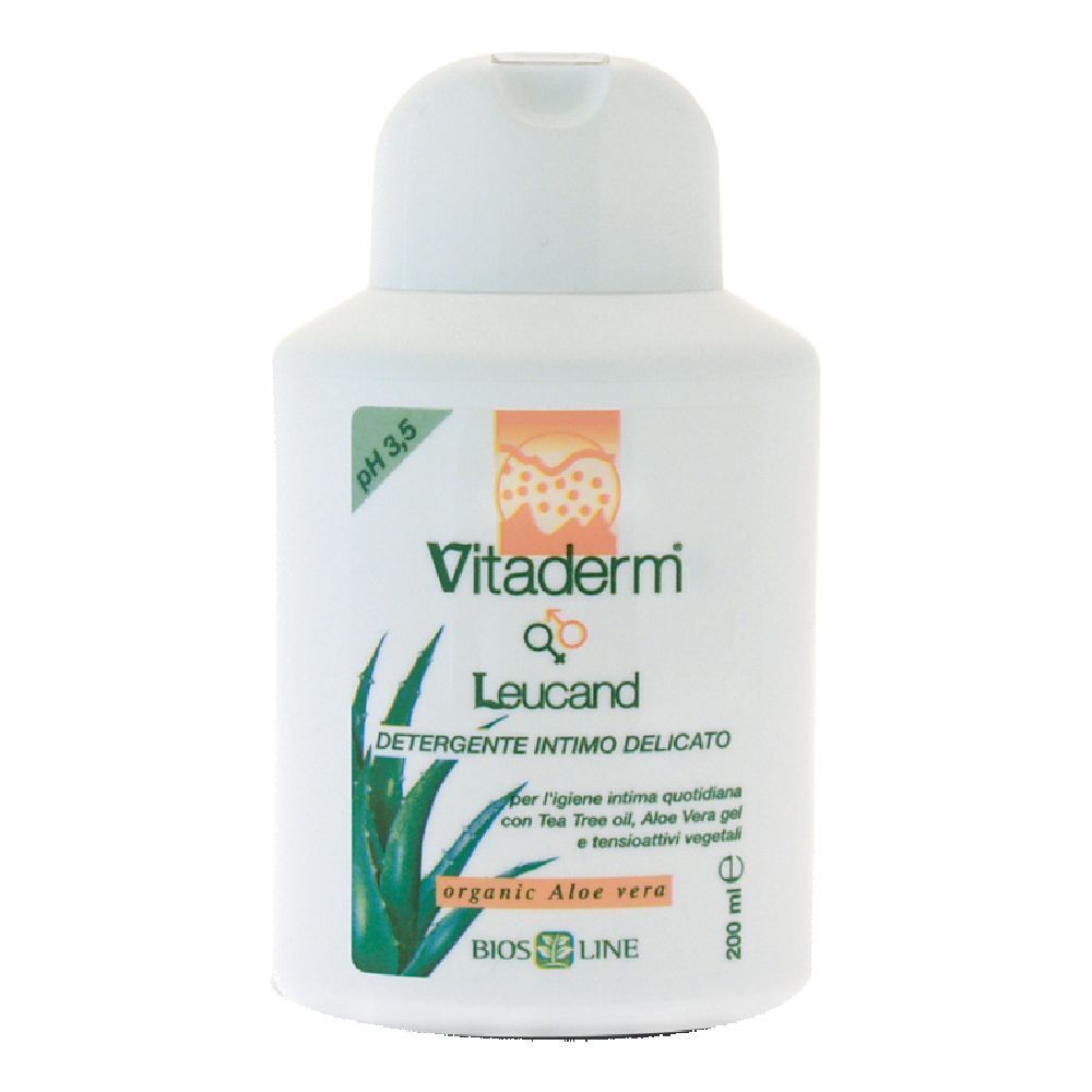 Flacone bianco con etichetta verde e arancione. Scritta: Vitaderm Leucand, pH 3,5, organic Aloe vera.