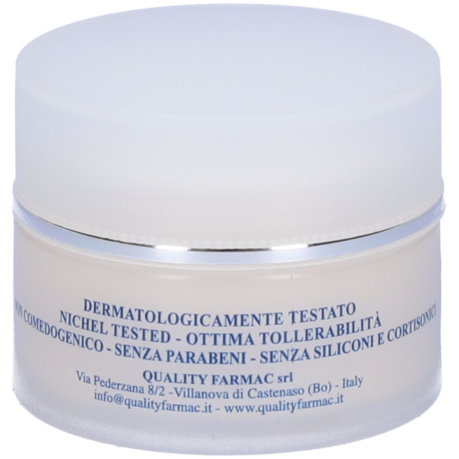 Vaso di crema, dettaglio con testo, dermatologicamente testato.