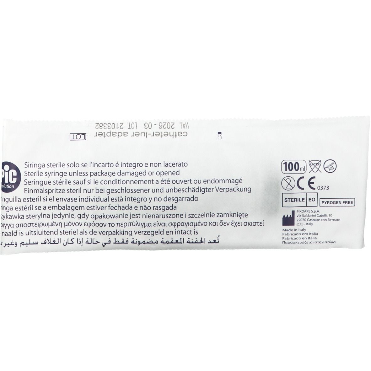 Verpackung einer sterilen Spritze. Text in mehreren Sprachen. Aufdruck: 100, CE-Zeichen, steril, pyrogenfrei.