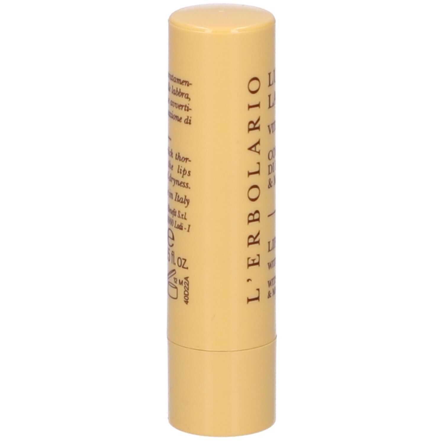 Stick di lucidalabbra cilindrico. Astuccio giallo con testo del prodotto e marchio: L'Erbolario. Testo: Lucida Labbra Vitaminico, con succo di mela e mandarino.