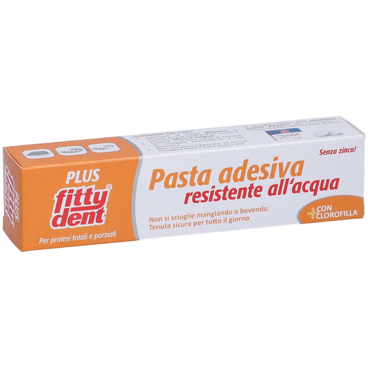 Fitty Dent Plus Pasta Adesiva für Prothesen. Orange-weiße Verpackung. Text: Pasta adesiva resistente all'acqua. Mit Chlorophyll. Ohne Zink.