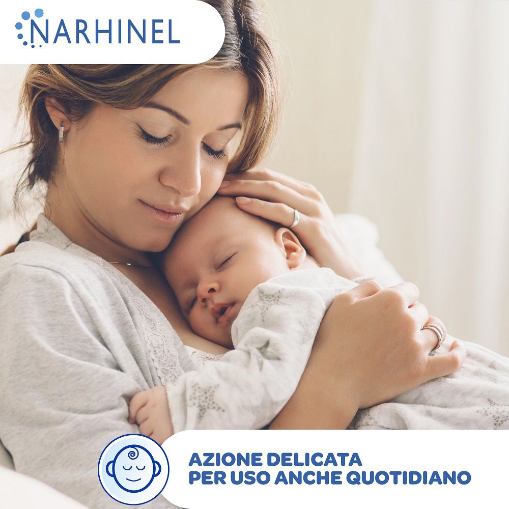 Baby liegt auf einer Frau. Text: Azione delicata per uso anche quotidiano. Logo Narhinel.