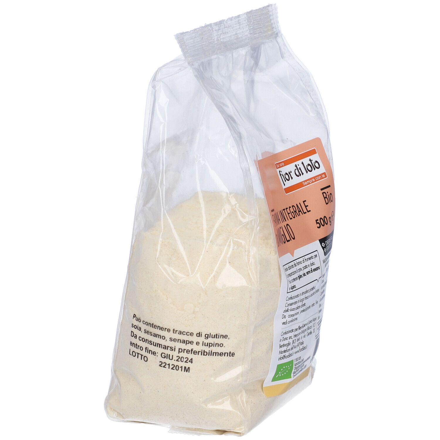 Sacchetto trasparente di farina. Scritte: Fior di Loto, Farina Integrale di Miglio Bio, 500g. Certificazione bio. Vista laterale.